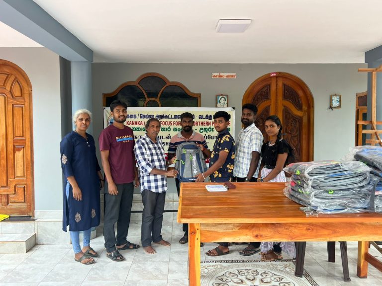 மாங்குளம் மாணவர்களுக்கு கல்வி உதவி