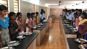 தென் இந்திய பார்வையற்றோர் பள்ளியில் மதிய உணவு வழங்கல்