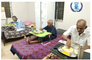 மதிய உணவு வழங்கல்