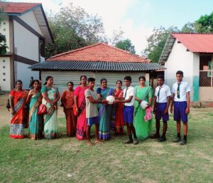 யா/அராலி இந்துக்கல்லூரி மாணவர்களுக்கு விளையாட்டு உபகரண உதவி