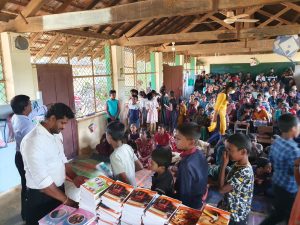 உடுவில் பிரதேச செயலகத்திற்கு உட்பட்ட மாணவர்களிற்கான கற்றல் உபகரணங்கள் வழக்கல்