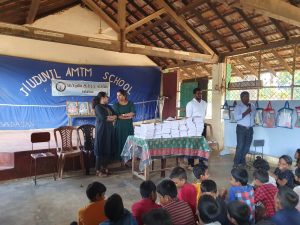 உடுவில் பிரதேச செயலகத்திற்கு உட்பட்ட மாணவர்களிற்கான கற்றல் உபகரணங்கள் வழக்கல்